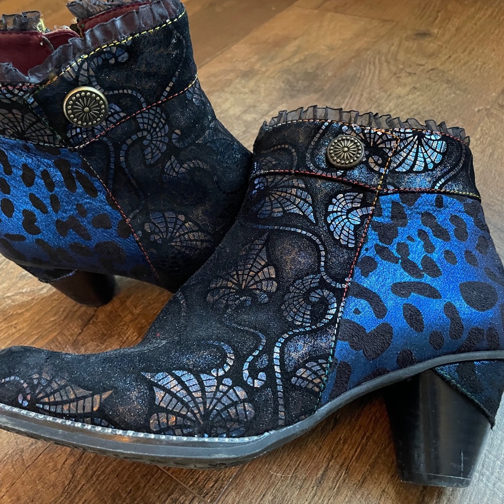 L’artiste booties size 42